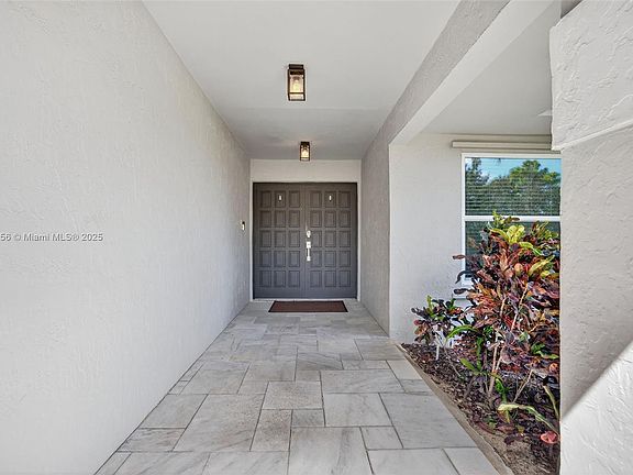 4th image of 17500 SW 93rd Pl