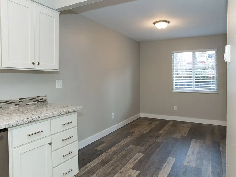 2600 NE Lombard St — Photo 7