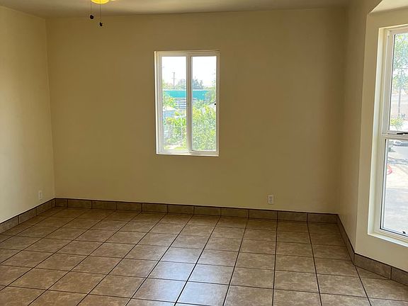 2nd image of 5720 S Budlong Ave #5724