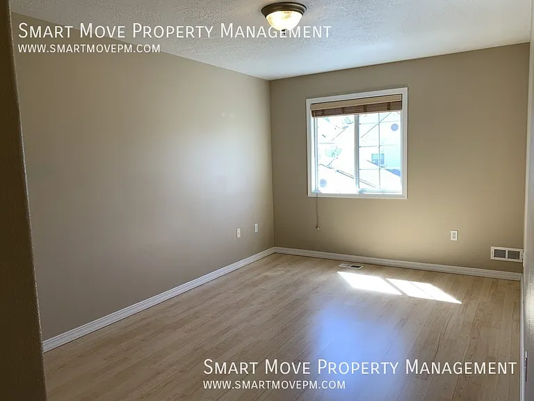 377 W Hale St — Photo 29