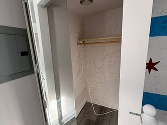 5th image of 3004-3006 S Archer Ave S #4FE