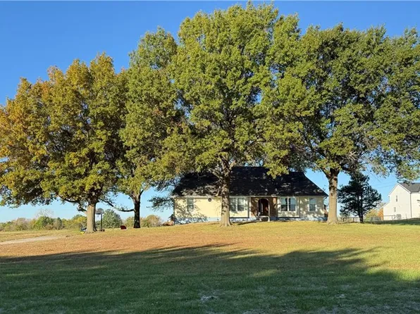 21606 S Hannah Rd, Harrisonville, MO 64701