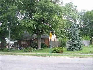 100 Maple Gardens Dr photo 1