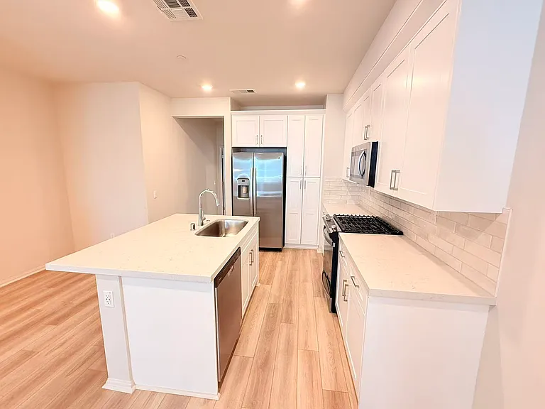 236 Lockhart Way — Photo 8