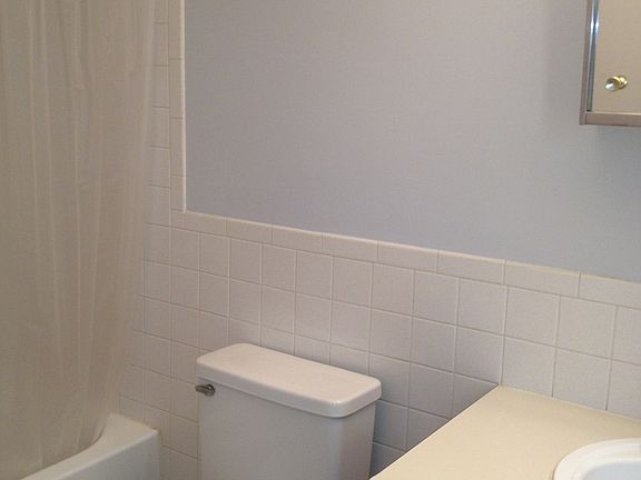 5th image of 3052 Amesbury Dr APT 4