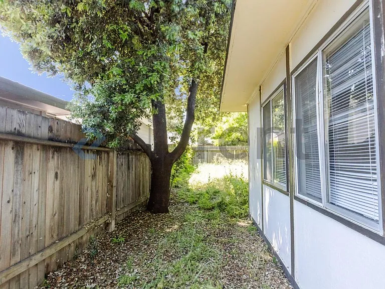 709 Adeline Pl — Photo 27