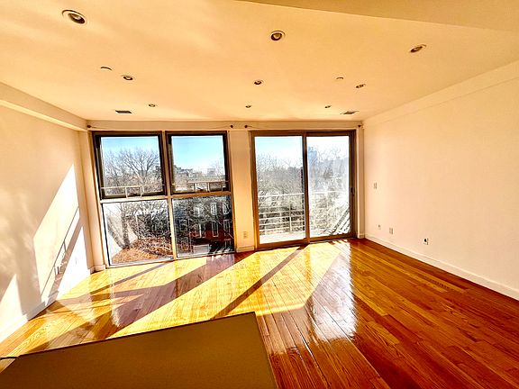 2nd image of 90 Clermont Ave APT 6