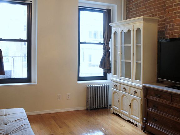 2nd image of 406 W 25th St APT 3FW