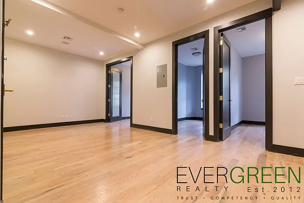 Rented by Evergreen Apartments BK | media 5