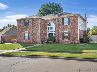 1305 E Tacoma St S, Broken Arrow, OK 74012