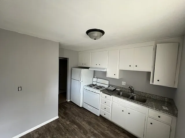 179 Charles St NE — Photo 6