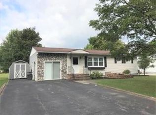 9 Meadowbrook Dr, Auburn, NY 13021