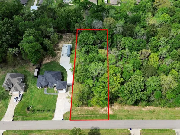 134 County Road 6606, Dayton, TX 77535