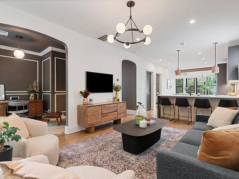 3247 N Central Park Ave #2 — Photo 2