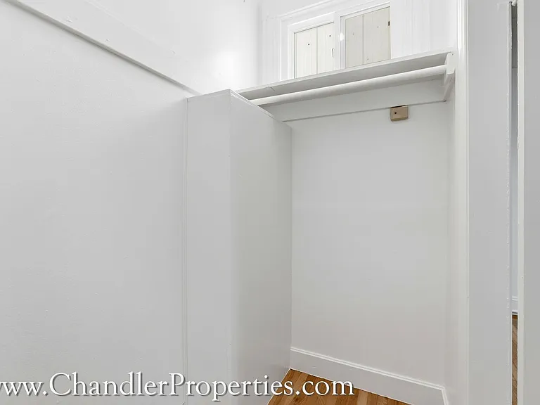 1135 Bay St — Photo 11