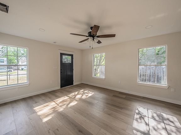 4th image of 5608 Birchman Ave