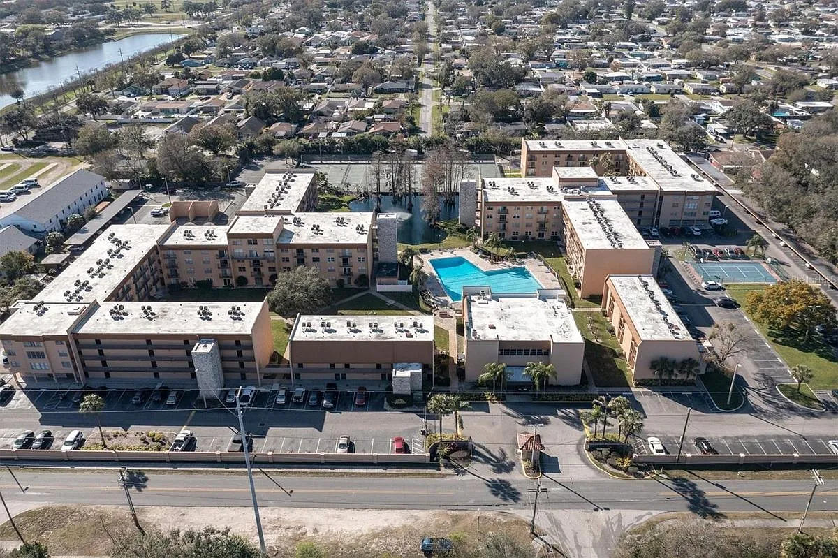 1 bed, 1.0 bath, 833 sqft, $1,350 — Photo 2