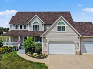 2101 Larkspur Ln, Grand Blanc, MI 48439