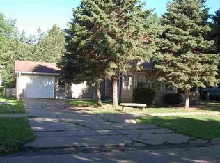 2914 N 2nd St, Clinton, IA 52732