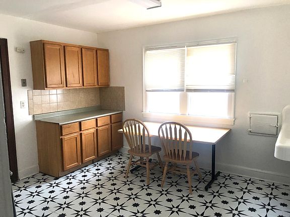 3rd image of 925 16th St APT 4