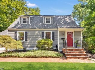 3 Grove Pl, Mountain Lakes, NJ 07046