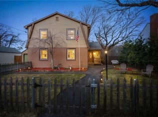 109 Pinecrest Dr, Pawtucket, RI 02861