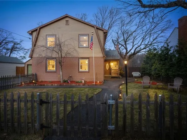 109 Pinecrest Dr, Pawtucket, RI 02861