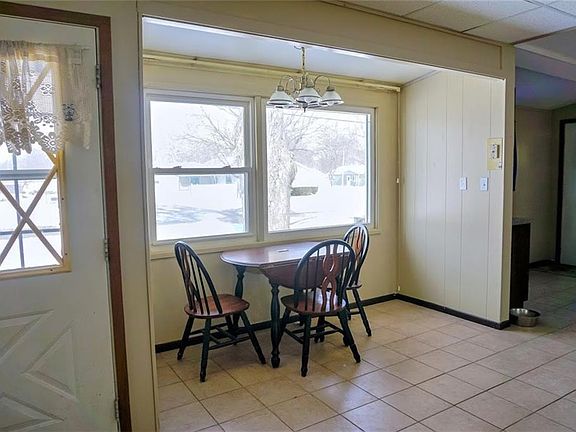 5th image of 806 W Larson St