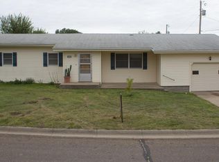 302 11th St, Victoria, KS 67671