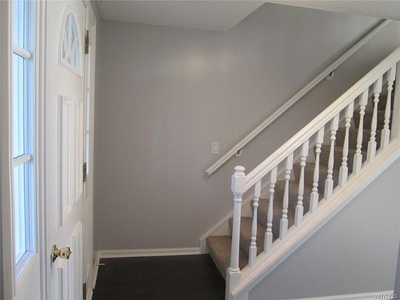 3rd image of 42 Parktrail Ln