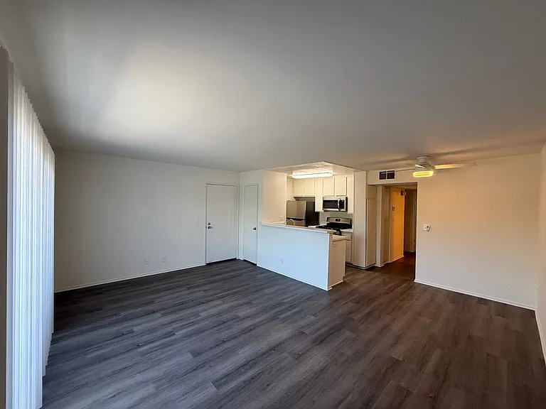14543 Burbank Blvd — Photo 4
