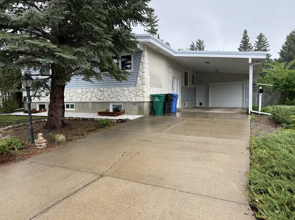 18 Trinity Pl W, Lethbridge, AB T1K 3W8