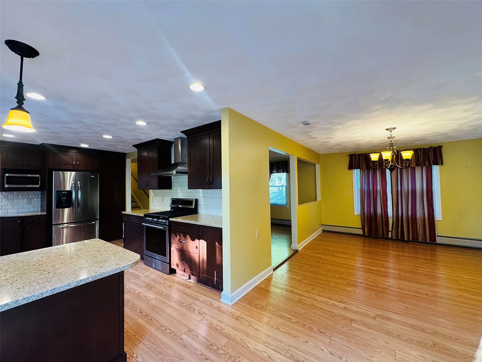 3 bed, 1.5 bath, 1786 sqft, $2,300 — Photo 3