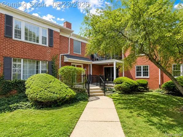 27654 E Echo Valley, Farmington Hills, MI
