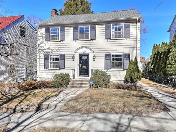 34 Greaton Dr, Providence, RI 02906