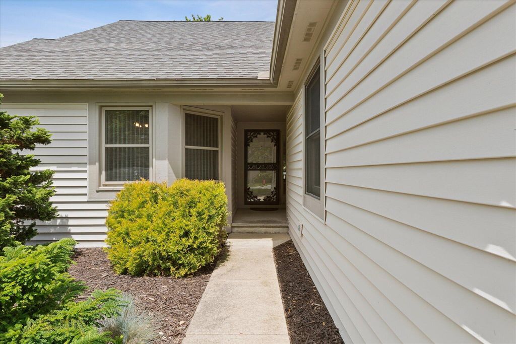 2443 Shoreham Highlands St, Saint Joseph, MI - View 4