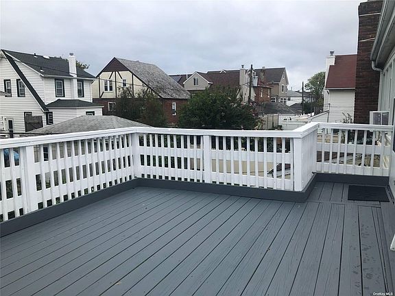 4th image of 664 E Olive St