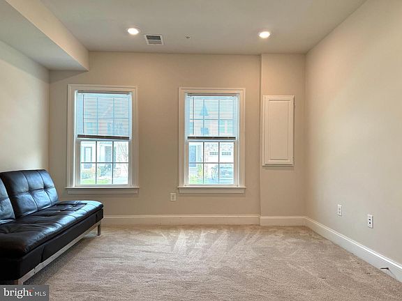 4th image of 506 Cliff Ln