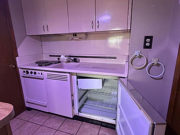 5th image of 815 Loomis St #41