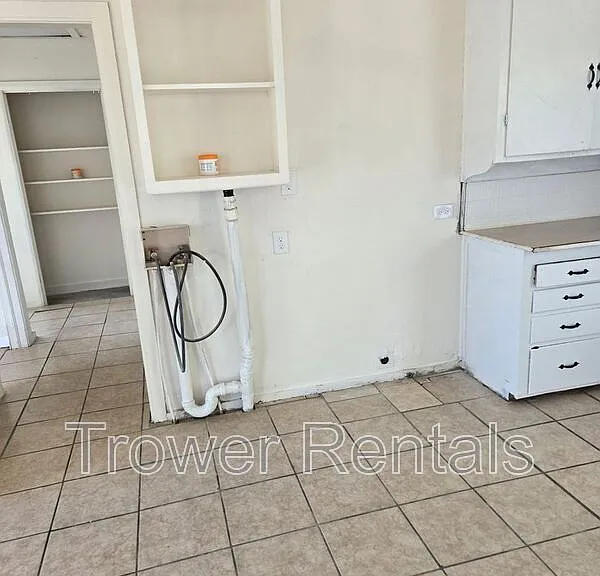 923 Patton Dr — Photo 6