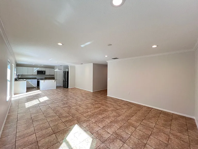 13740 Laranja St — Photo 6