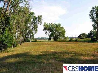 12111 E Lake Dr, Springfield, NE 68059