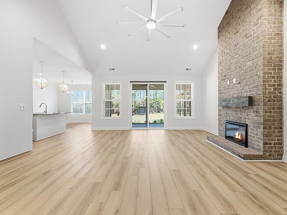 4th image of 1476 Burriss Rd.