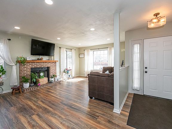 3rd image of 455 Yardley Dr