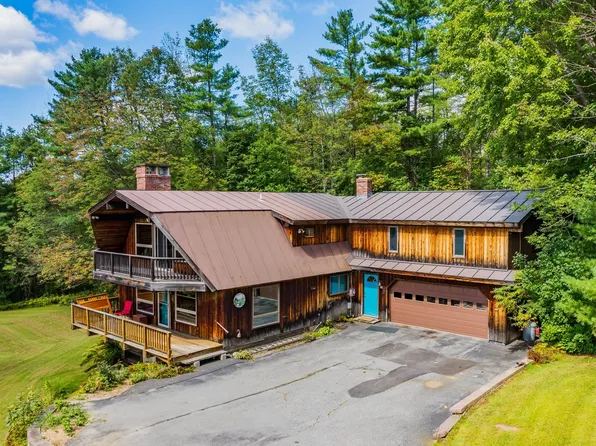 388 Center of Town Road, Hartford, VT 05001