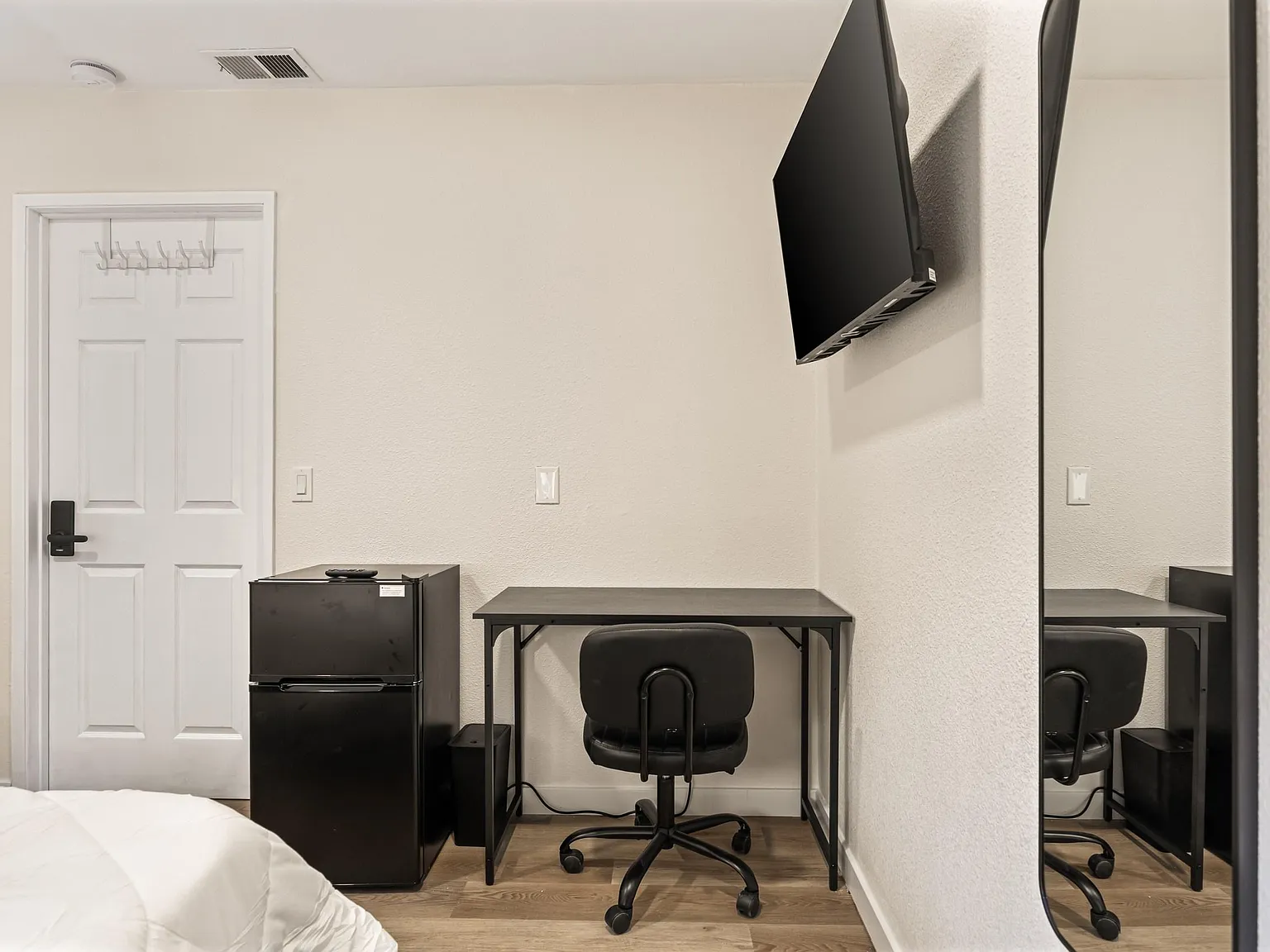 4 bed, 3.0 bath, 1732 sqft, $1,079 — Photo 3