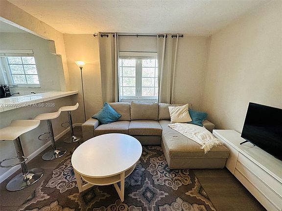 5th image of 260 Euclid Ave APT 27