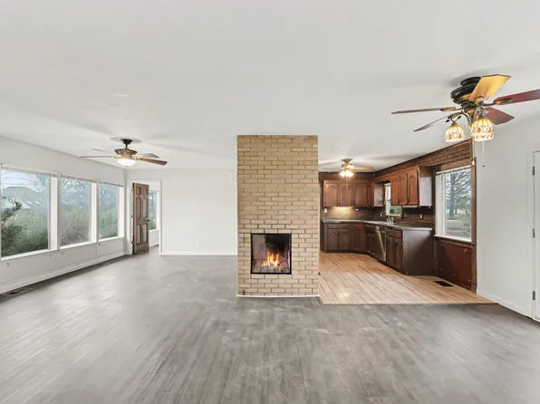 713 NW Black Twig Ln, Lees Summit, MO 64081