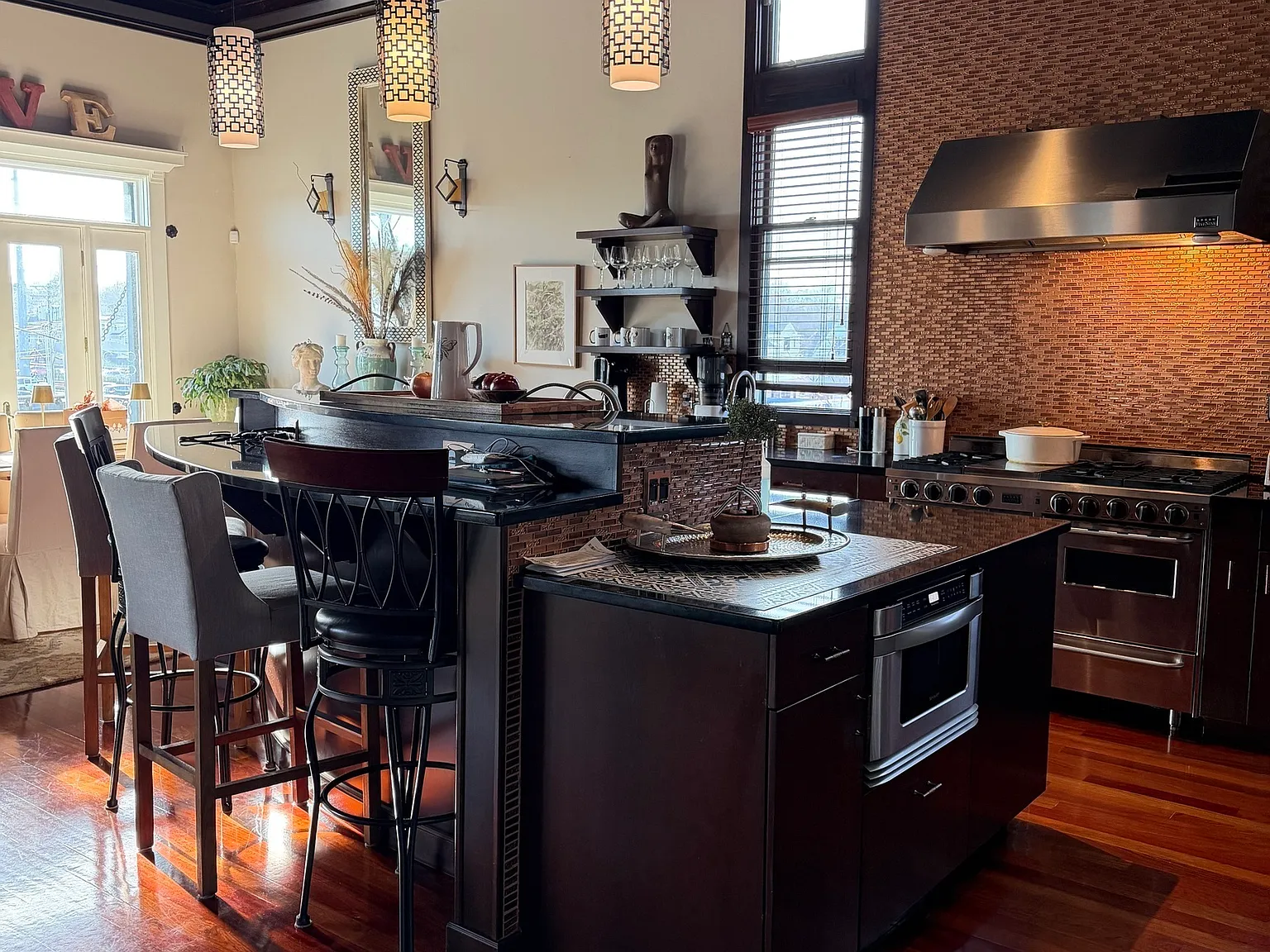 2 bed, 2.0 bath, 2100 sqft, $4,300 — Photo 4