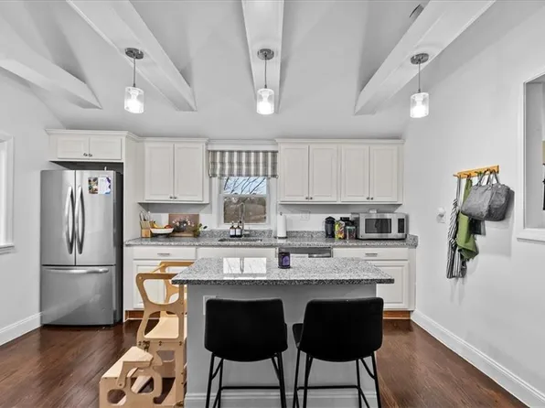 43 Lee St, Johnston, RI 02919